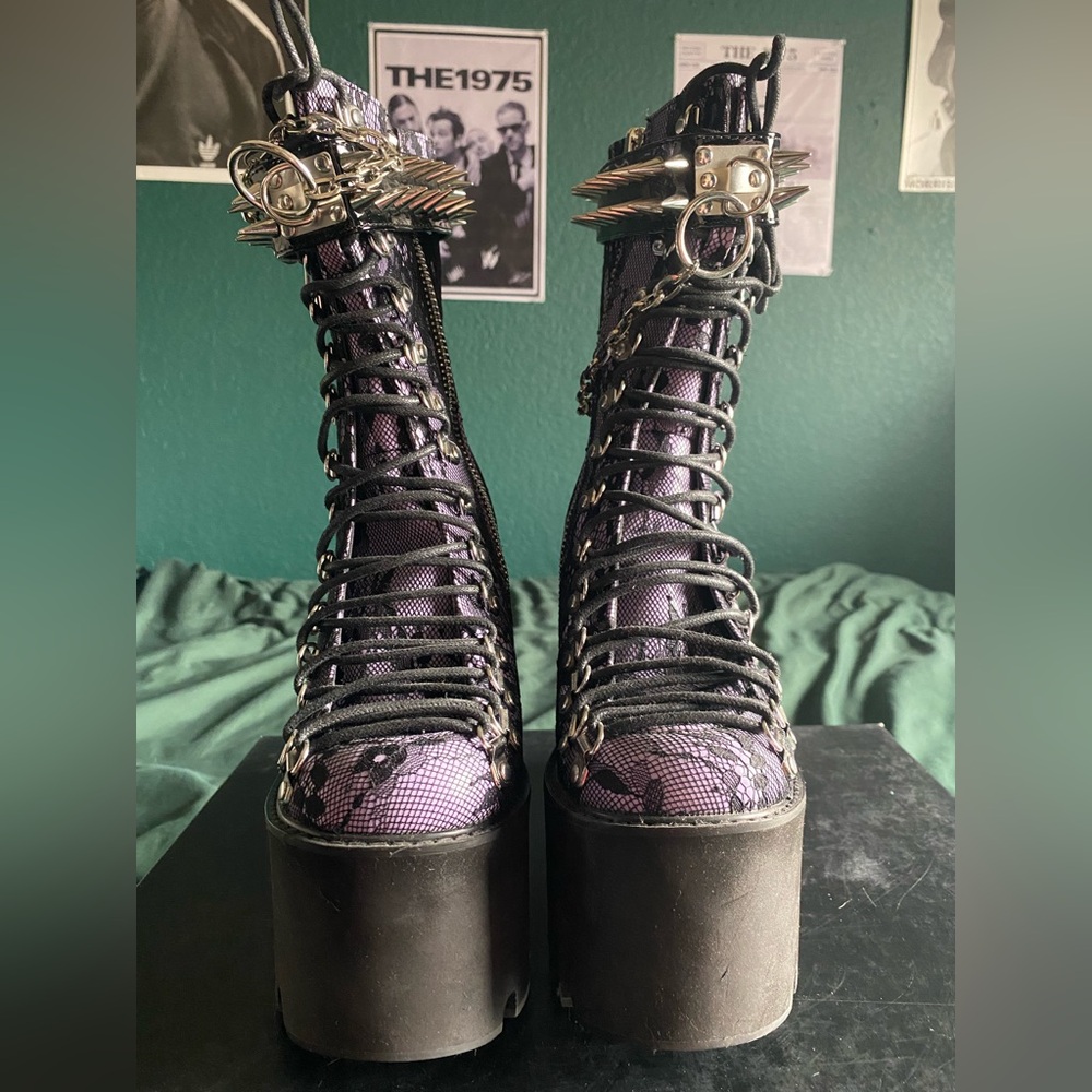 HAUNTED TRAITOR BOOTS-WIDOW-DOLLS KILL SIZE 8M